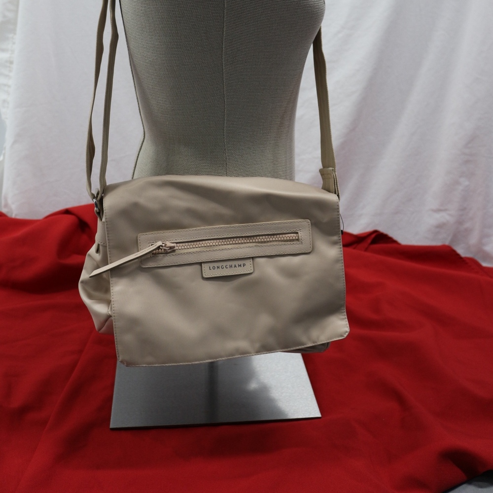 NWOT Longchamp Le Pliage Nylon Messenger Bag Beige